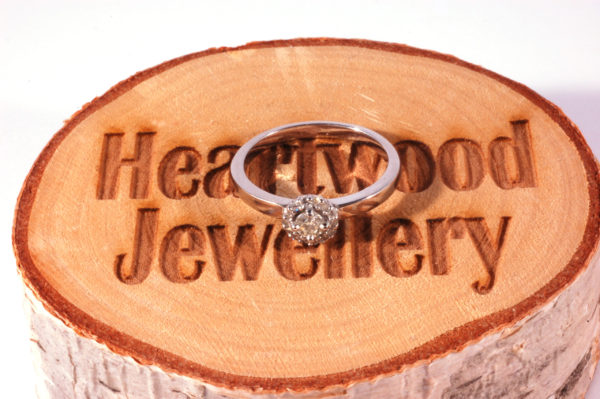 9carat white gold diamond set halo ring - Image 2