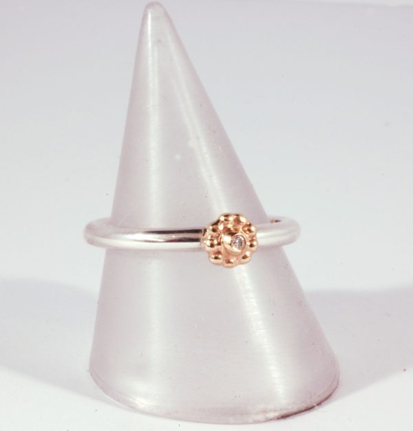 Ball cluster stacking ring