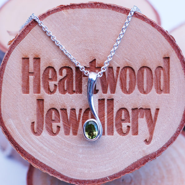 Sweeping Peridot Pendant - Image 2