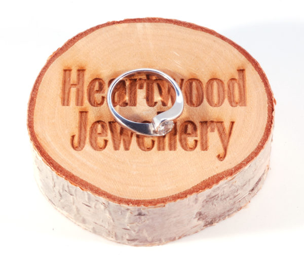 18 Carat  Crossover Single Stone Ring - Image 4
